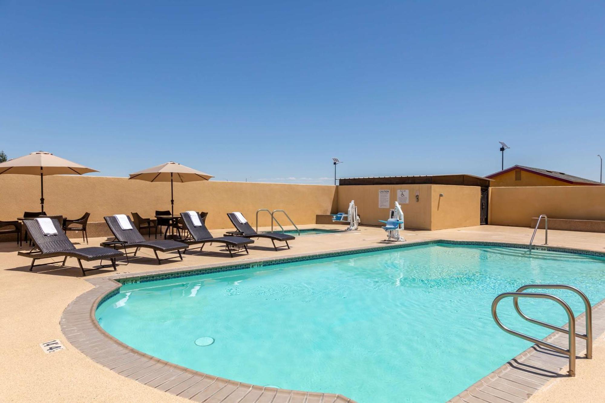 Best Western Plus Wasco Inn & Suites Eksteriør bilde